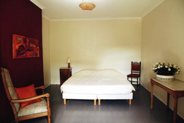 Spacious bedroom at the front of the house with ensuite bathroom.